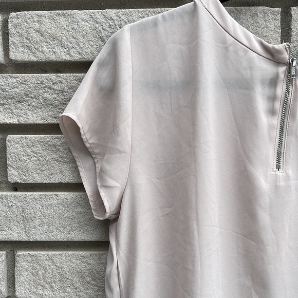 Guess Short Sleeve Blouse with Lace Panel Sz M - Picture 8 of 9